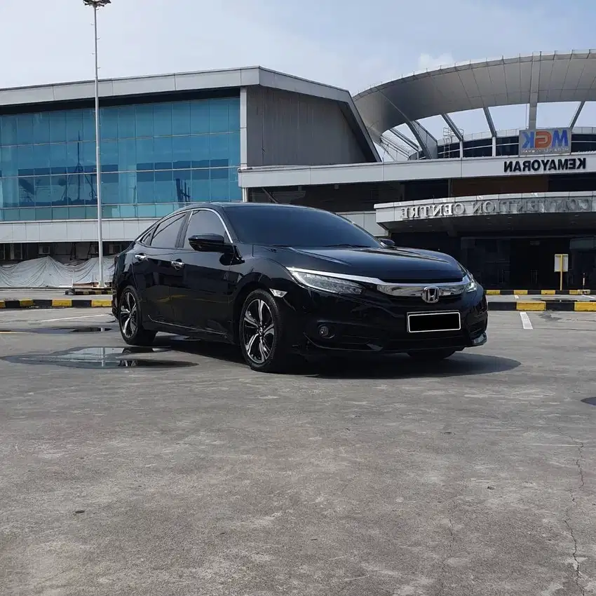 (TDP 15 JT) LOW KM 69 RB ! HONDA CIVIC ES TURBO HITAM 2017 !