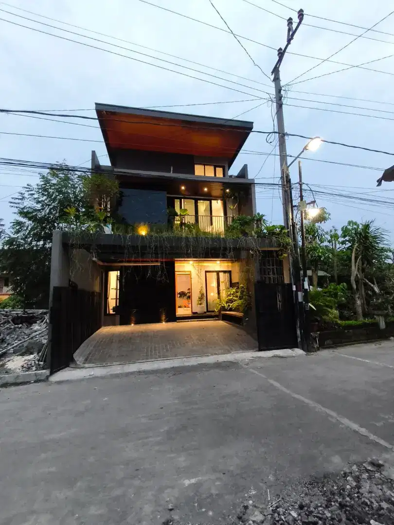 Rumah Mewah Modern Dekat Kampus UGM,YIS, Fully Furniture Jalan Palagan