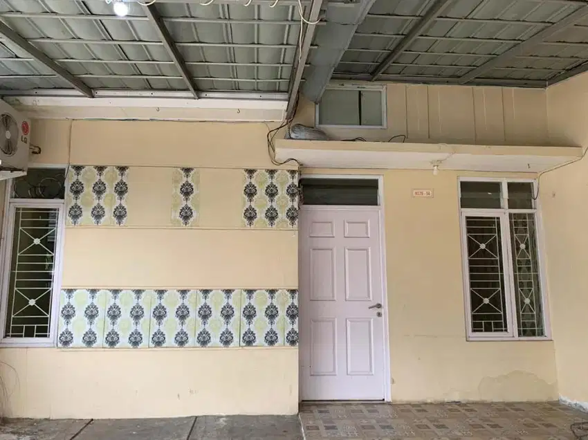 DISEWAKAN RUMAH METRO