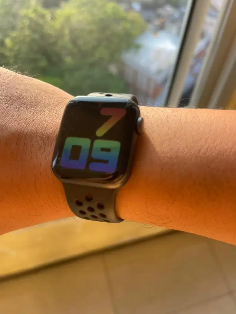 APPLE WATCH SERIES 6 Edisi Nike + 40 mm