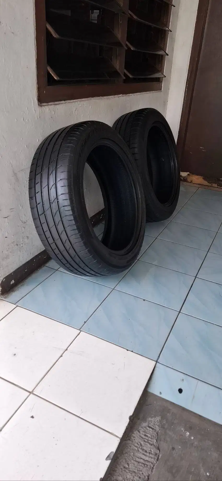 2 buah ban mobil