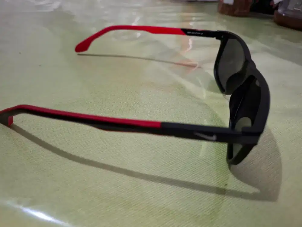 Kacamata pria Hitam NIKE