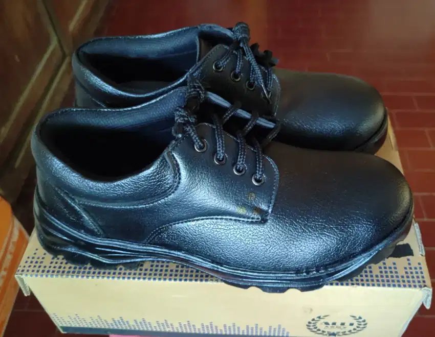 Sepatu Safety uk. 45
