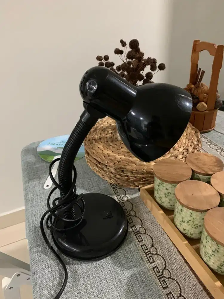 Lampu meja belajar