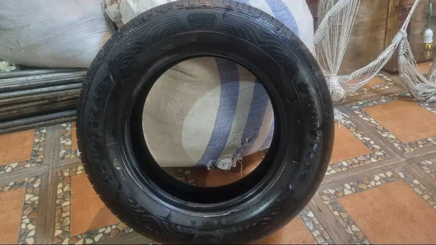 Ban goodyear 205/65/R15 tahun produksi 2724