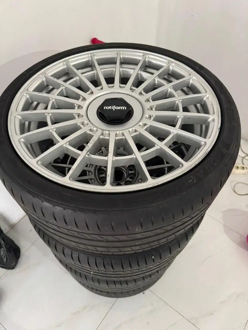 Velg rotiform r20 ban pirelli