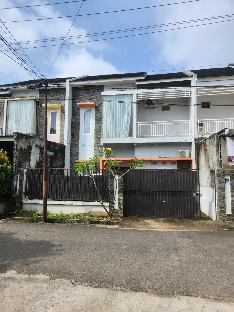 DI JUAL CEPAT TOWN HOUSE 2 LT lokasi di pusat KOTA PALEMBANG!!!