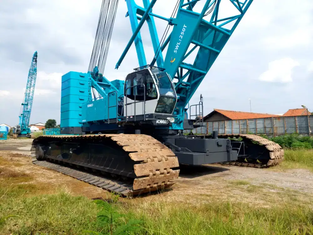 Crawler crane KOBELCO 250 ton