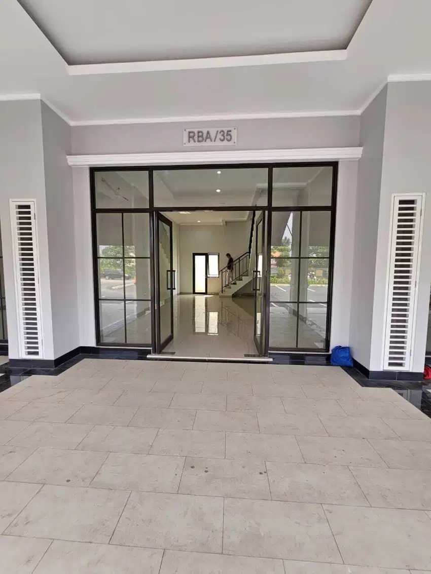 RUKO 3 LANTAI BARU 3 LANTAI BARU DI Sumarecon BEKASI