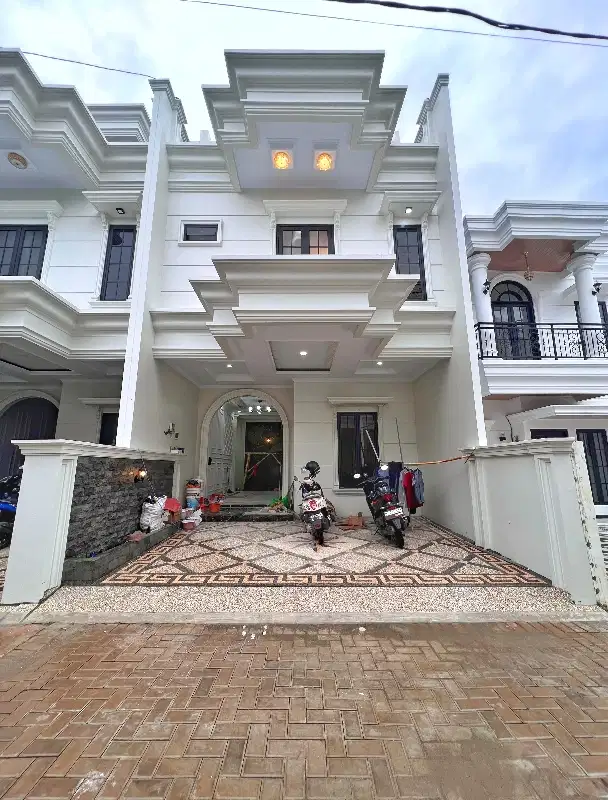RUMAH BARU SIAP HUNI DALAM CLUSTER ROOFTOP DI JAGAKARSA JAKSEL