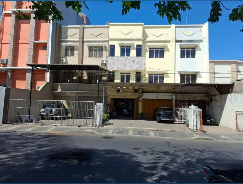 Dijual Ruko 3 Lantai Ramai Lalu Lalang