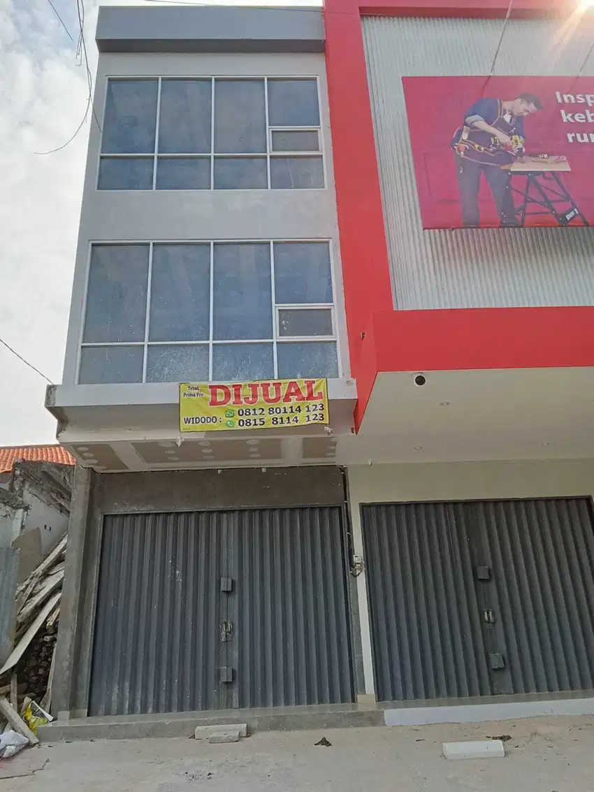 Ruko baru 3 lantai. Strategis