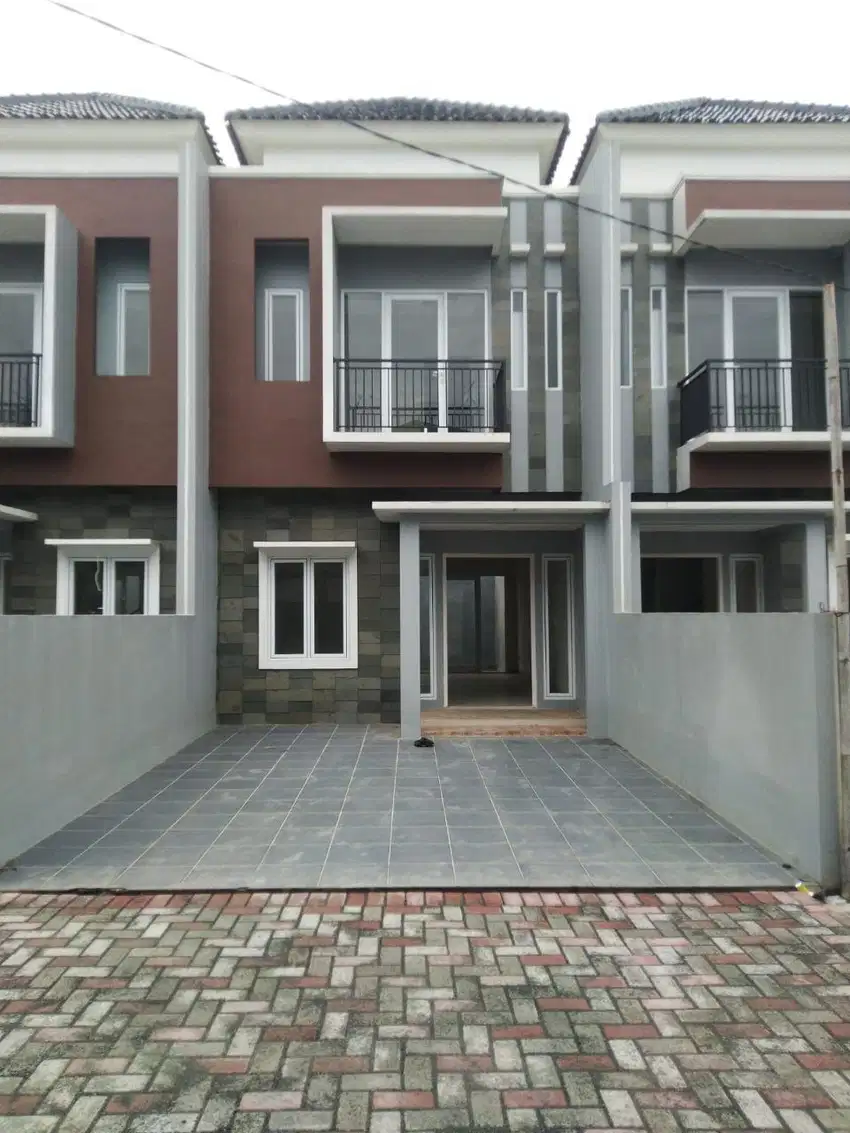 Hunian 2 lantai siap huni lokasi pinggir jalan dekat kalimulya depok