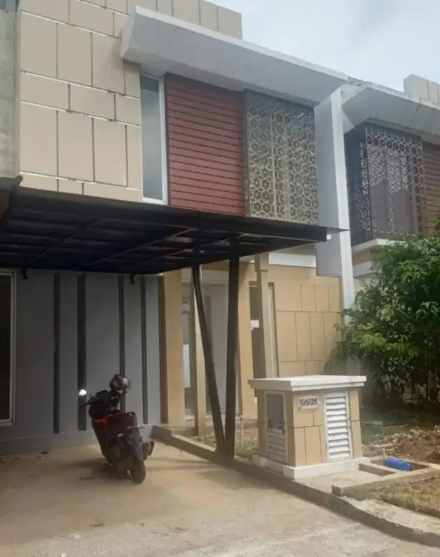 Rumah 2lantai Golden Garden dengan kolam renang pribadi