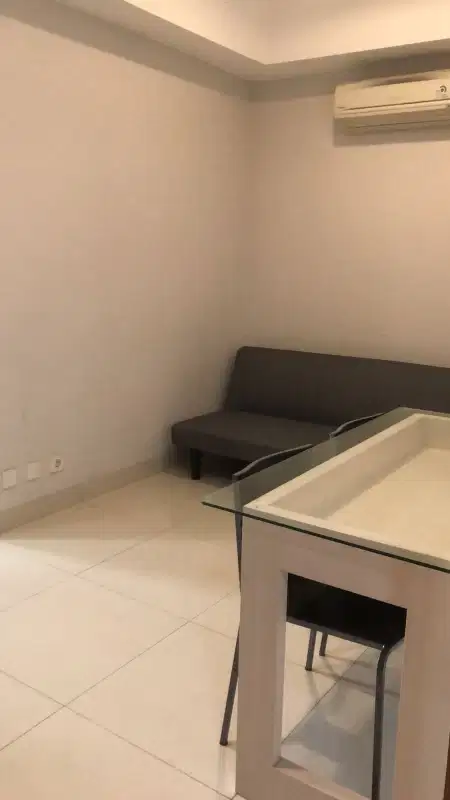 di sewakan apartemen the mansion Kemayoran  2 bedroom  semi  furnish