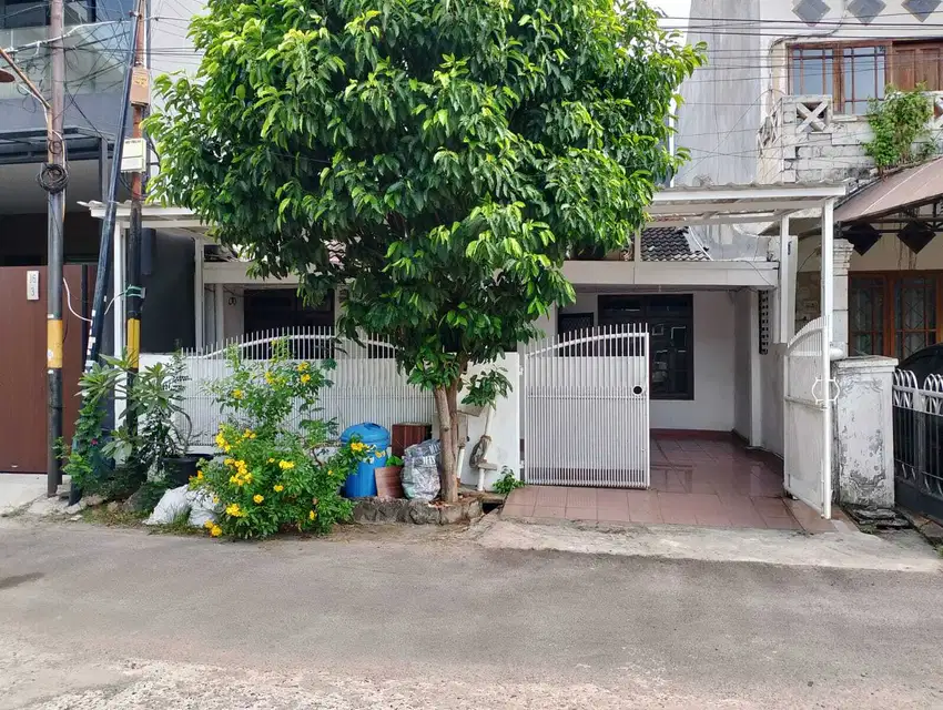 Dijual Rumah di meruya utara
