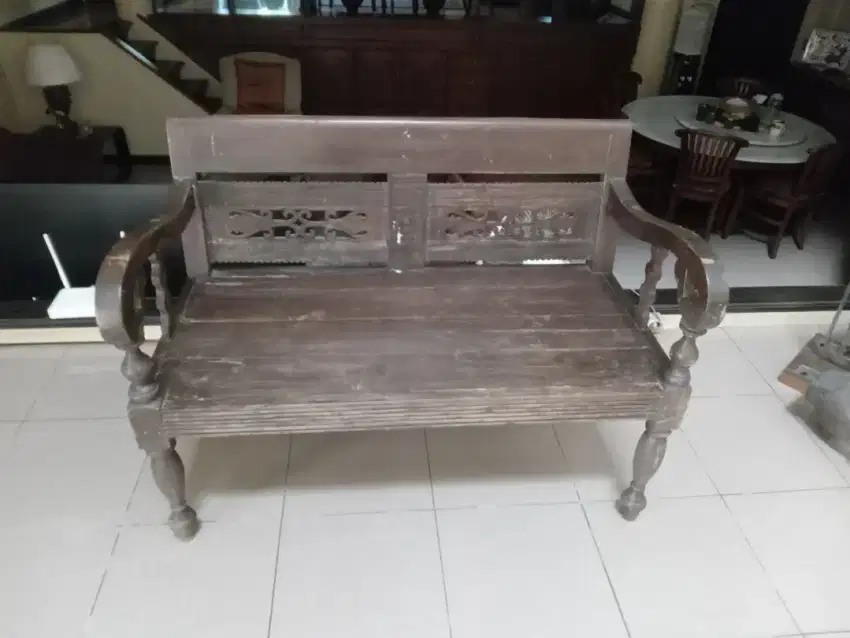Kursi jati antik ukir