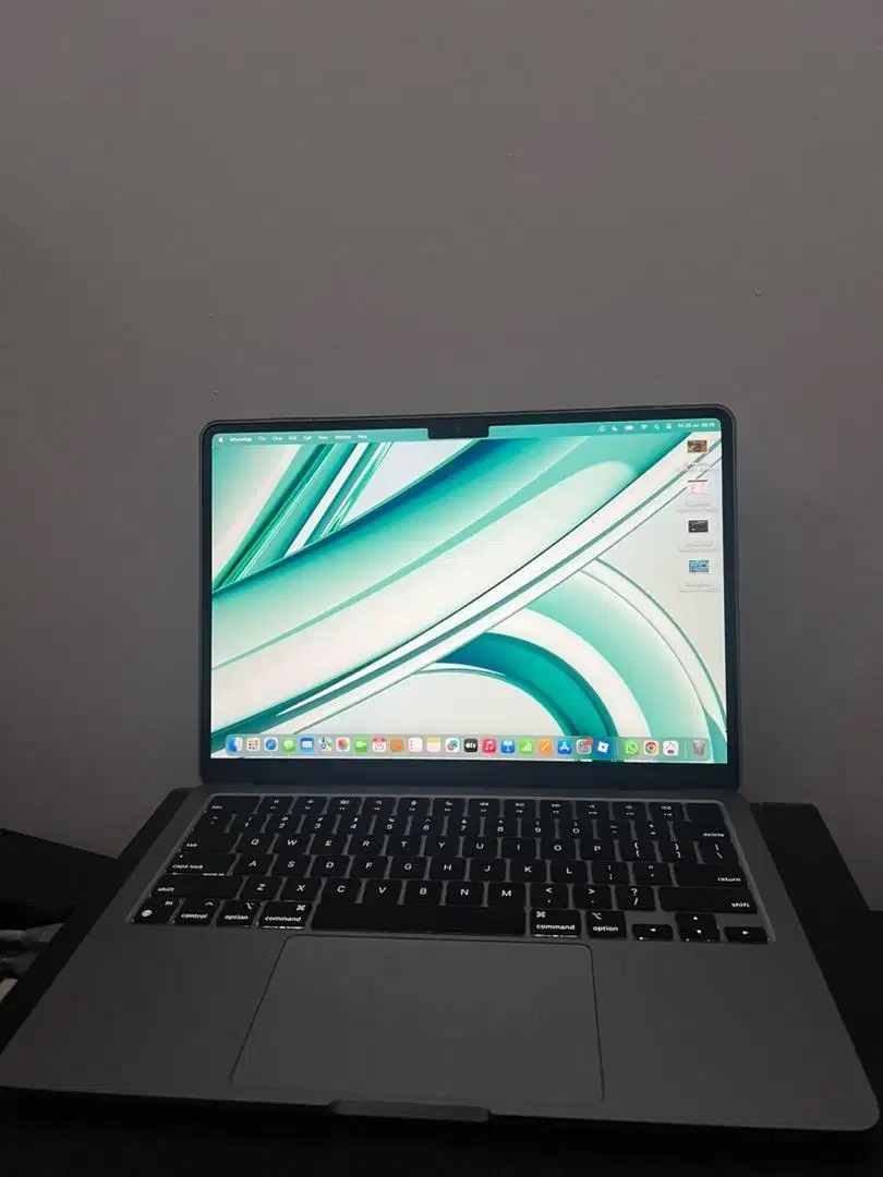 macbook air m3 ibox like new