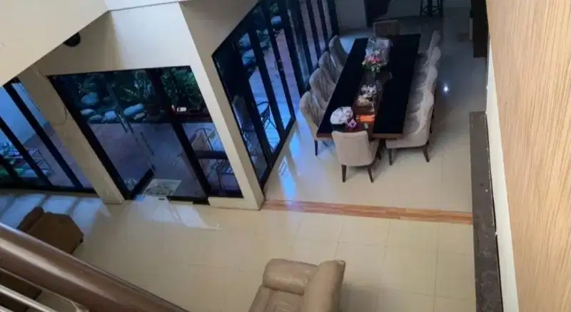 rumah mewah pinggir jalan daerah bunga suhat dekat kampus UB