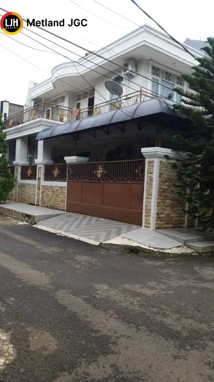 Rumah Hook 2,5 Lantai luas 205 di Cipinang Indah, Jakarta Timur