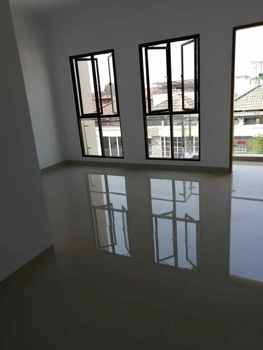 Rumah baru Duri Kepa siap huni 3 lantai Jakarta Barat