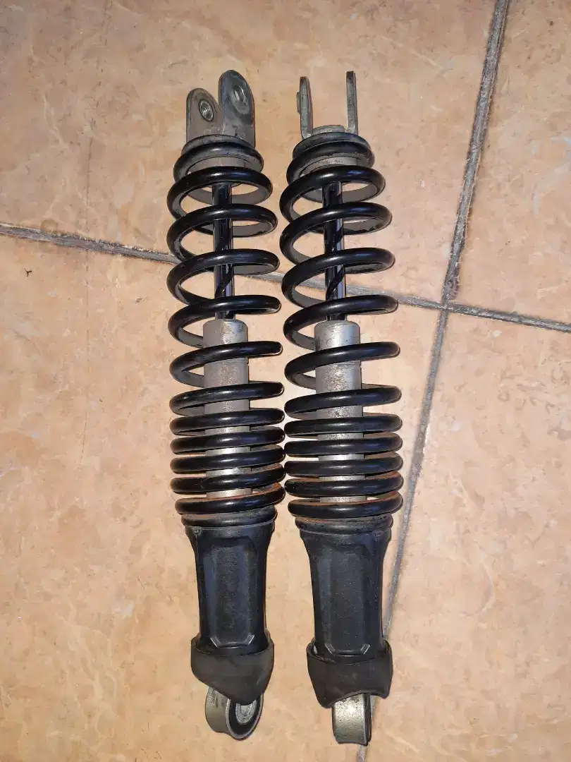 Shock belakang aerox ori