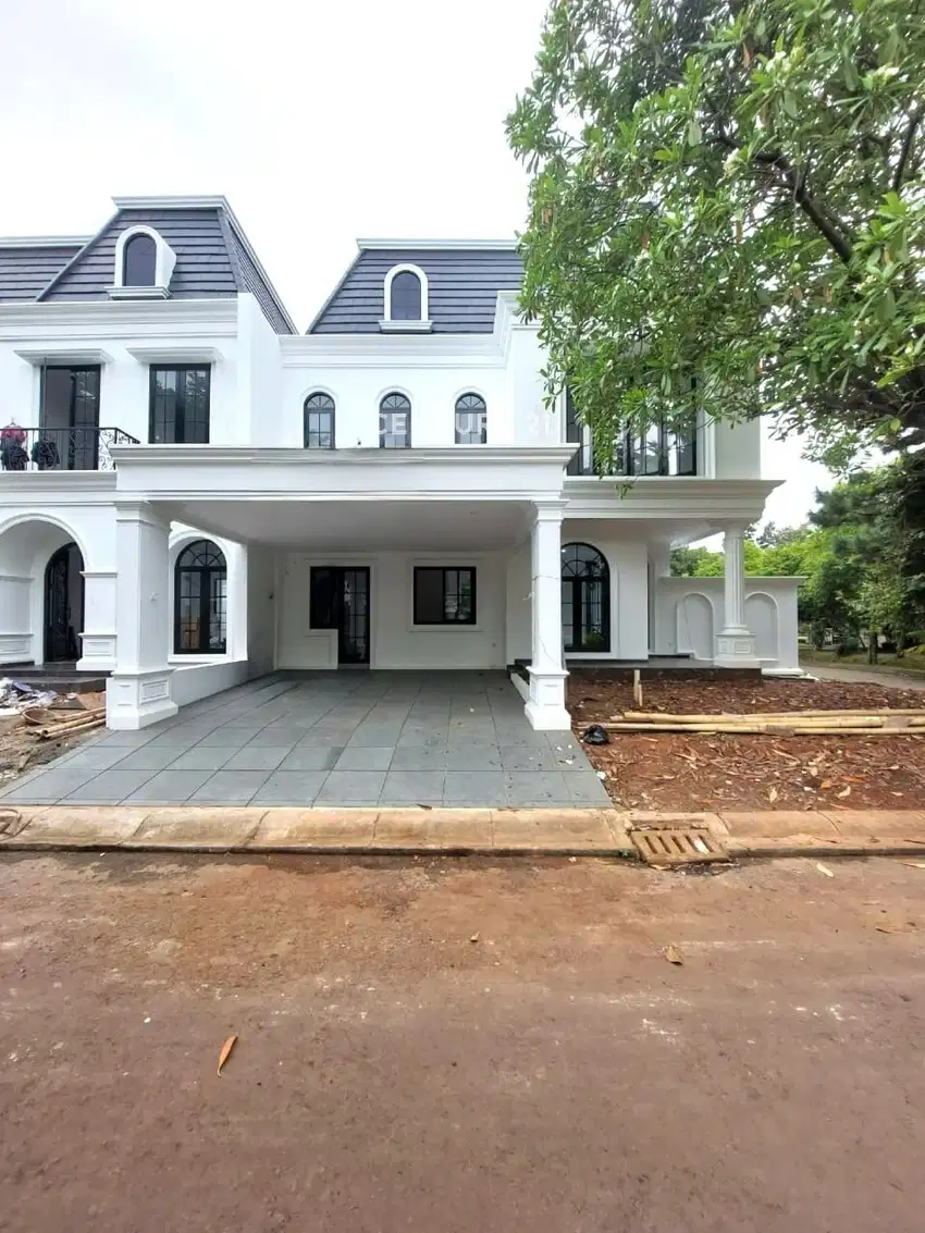 Rumah Baru Dengan Kolam Renang   8406