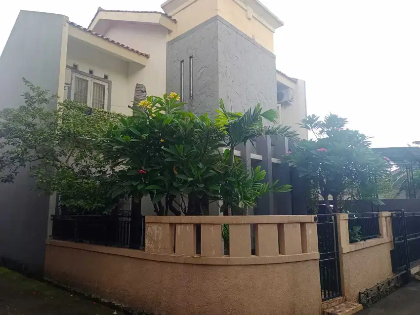 Dijual Cepat Rumah Hoek dengan Lingkungan Nyaman di Cipayung Jakarta