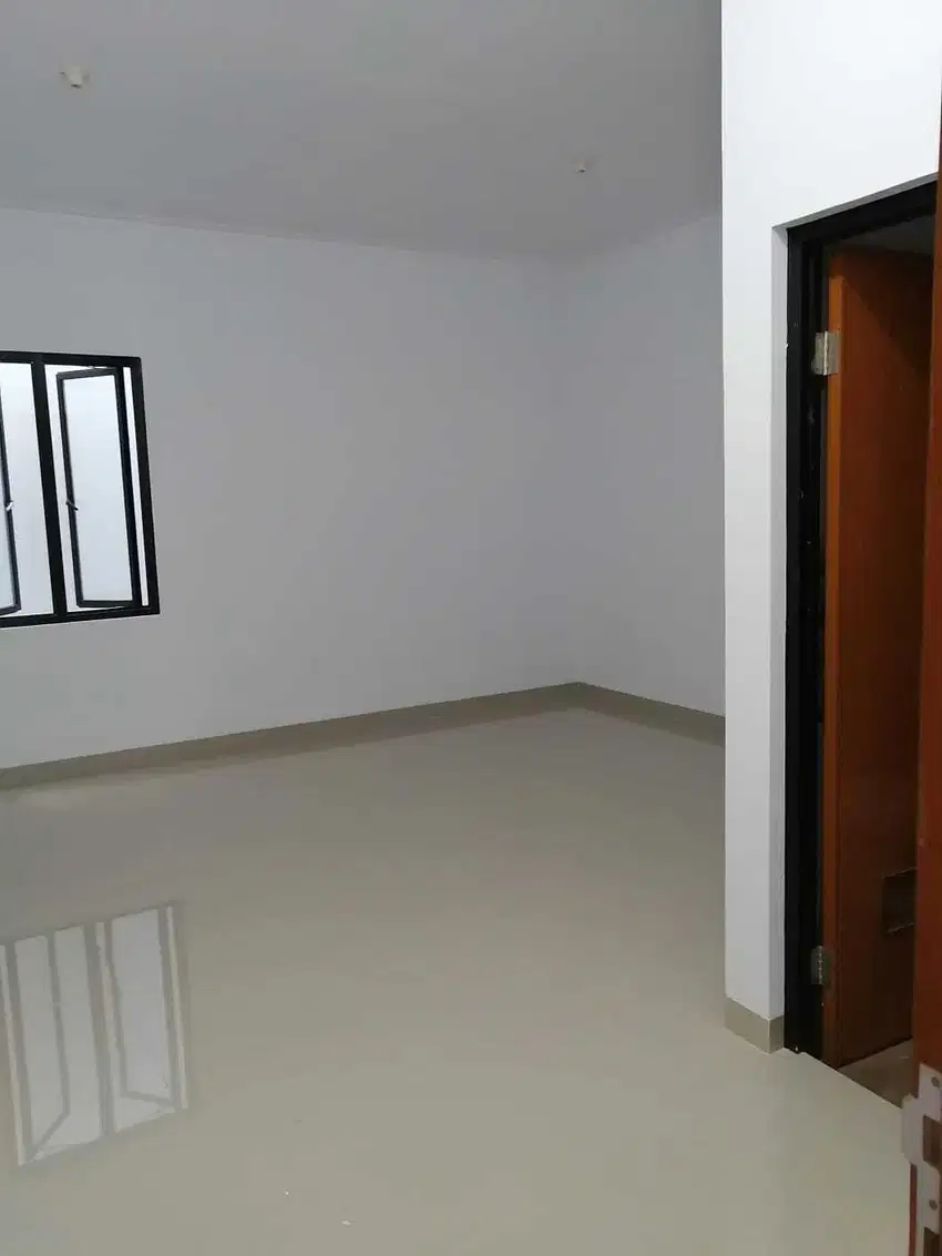 Rumah baru 3 lantai strategis Taman Ratu Duri Kepa Jakarta Barat