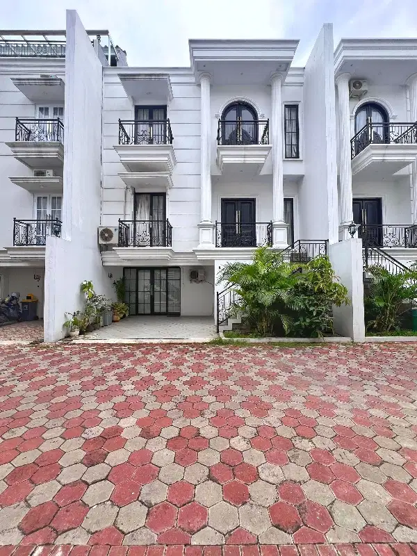 RUMAH MEWAH DALAM TOWNHOUSE DEKAT CILANDAK JAKARTA SELATAN