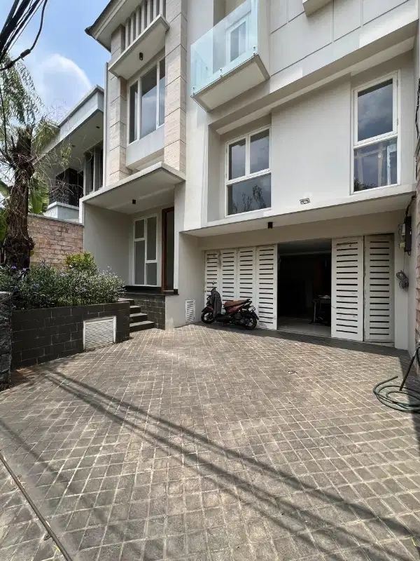 rumah baru siap huni di Gandaria jakarta selatan jalan lebar