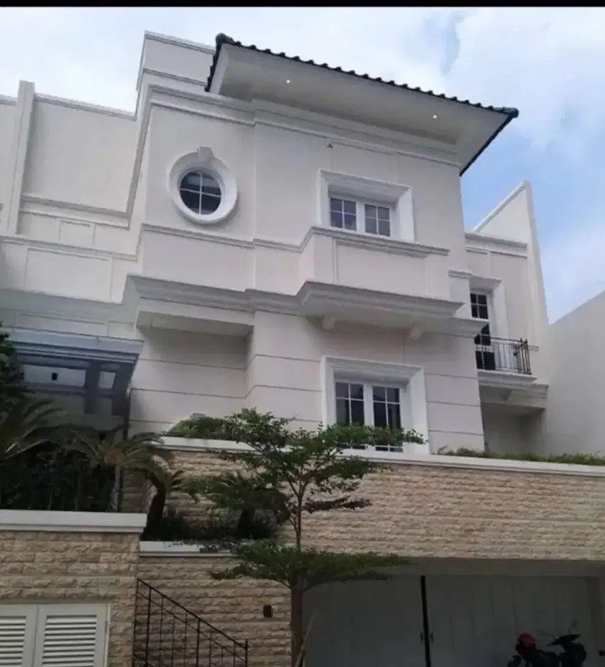 RUMAH MEWAH CLUSTER PRIVATE POOL DI PAKUBOWONO AREA KEBAYORAN