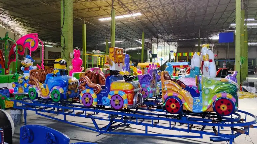 KERETA PANGGUNG MOBIL KARAKTER