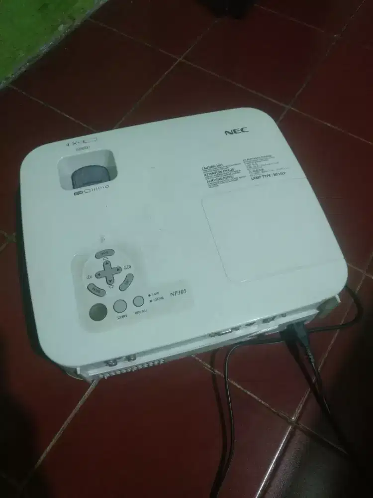Proyektor nec np305 normal