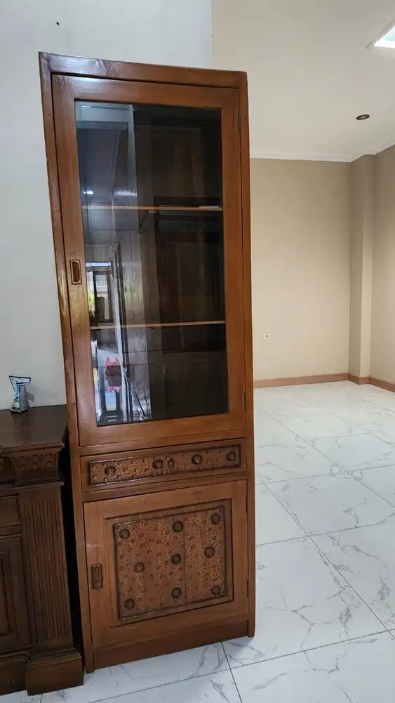 lemari jati, lemari pajang