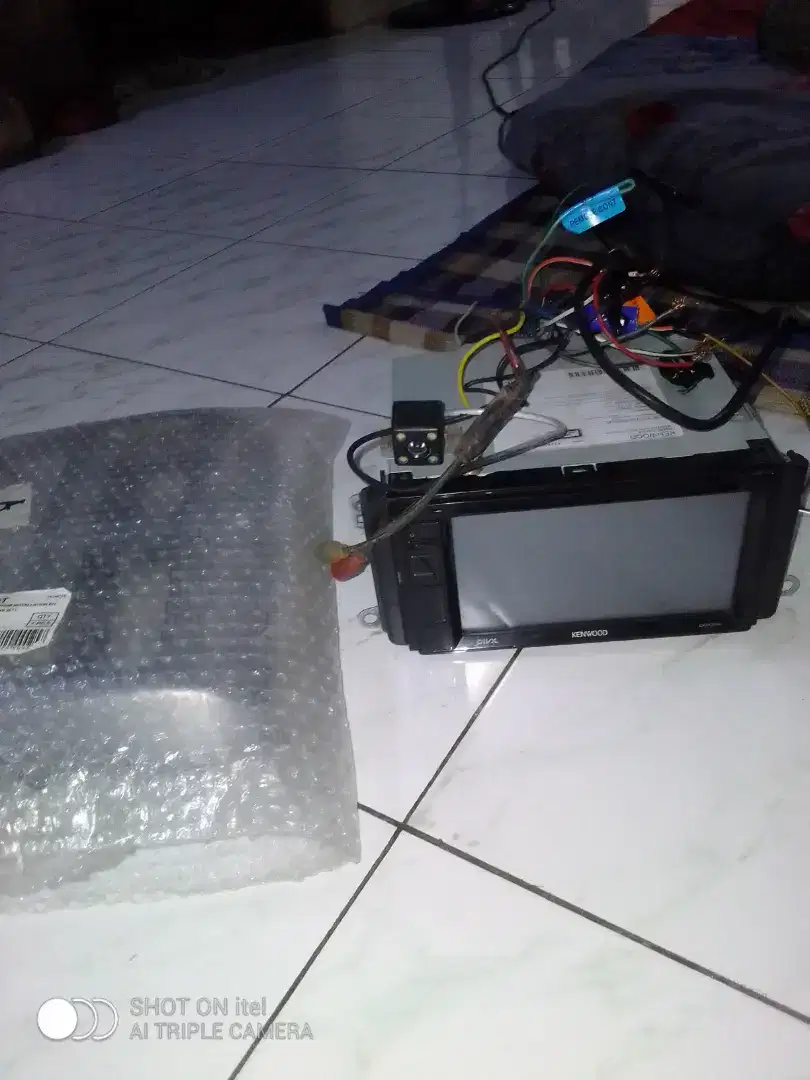 Tape+kamera belakang,.
Belum bluetooth , pakai CD+Radio.