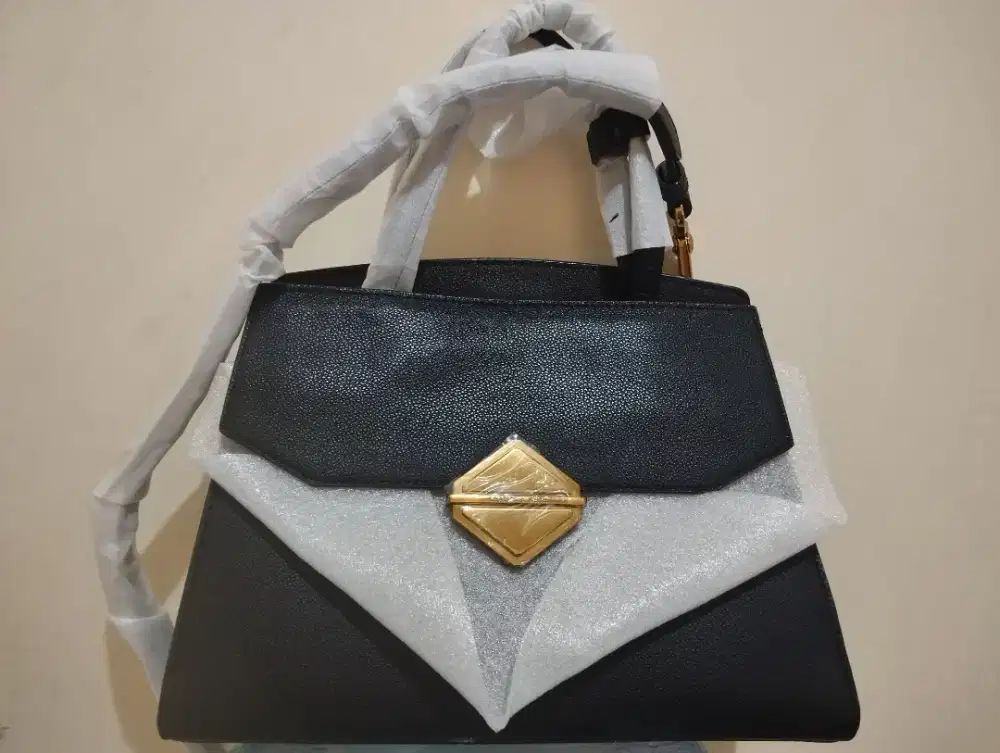 Tas Fashion Charles and Keith