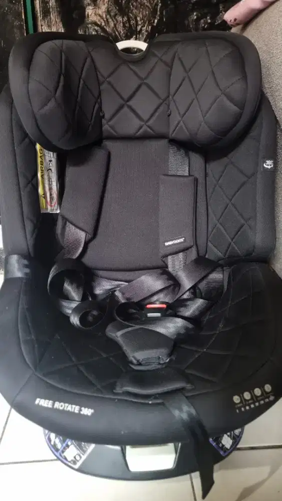 CAR SEAT BABY DOES