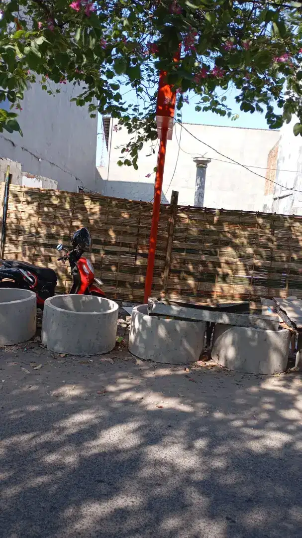 Jln kembar dpn UPN , diantara ruko2