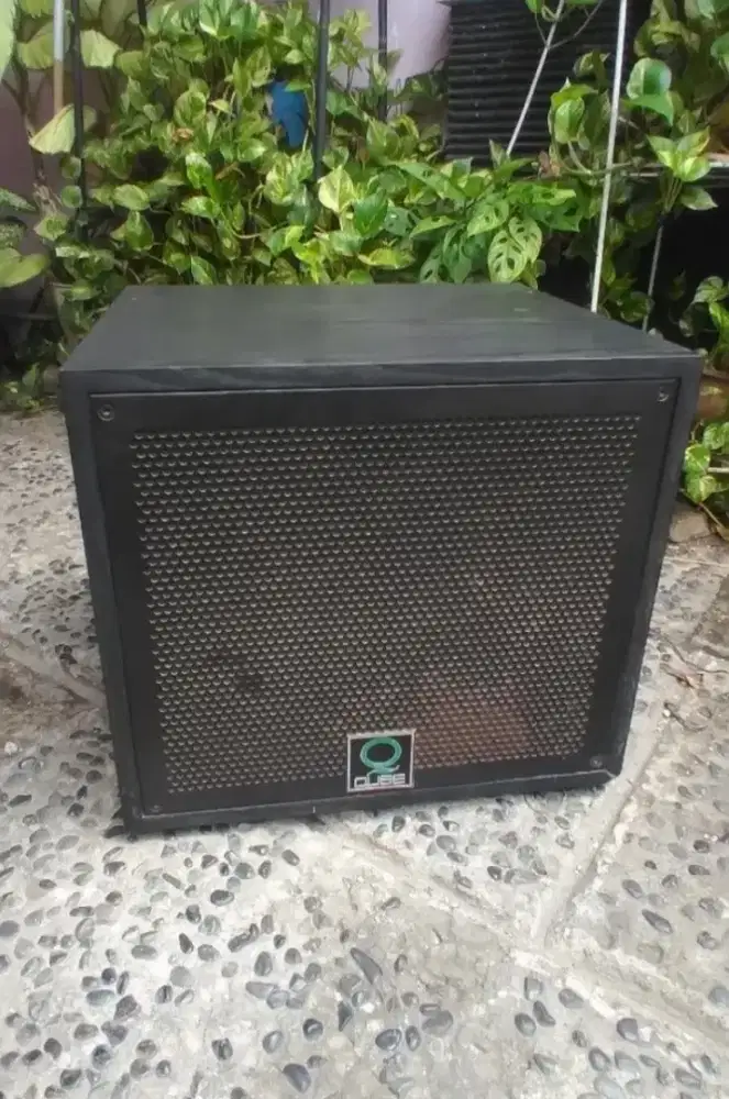 Qube subwoofer active