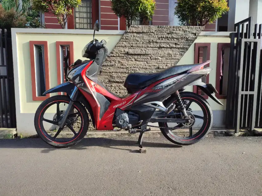 HONDA SUPRA HELM IN 2013