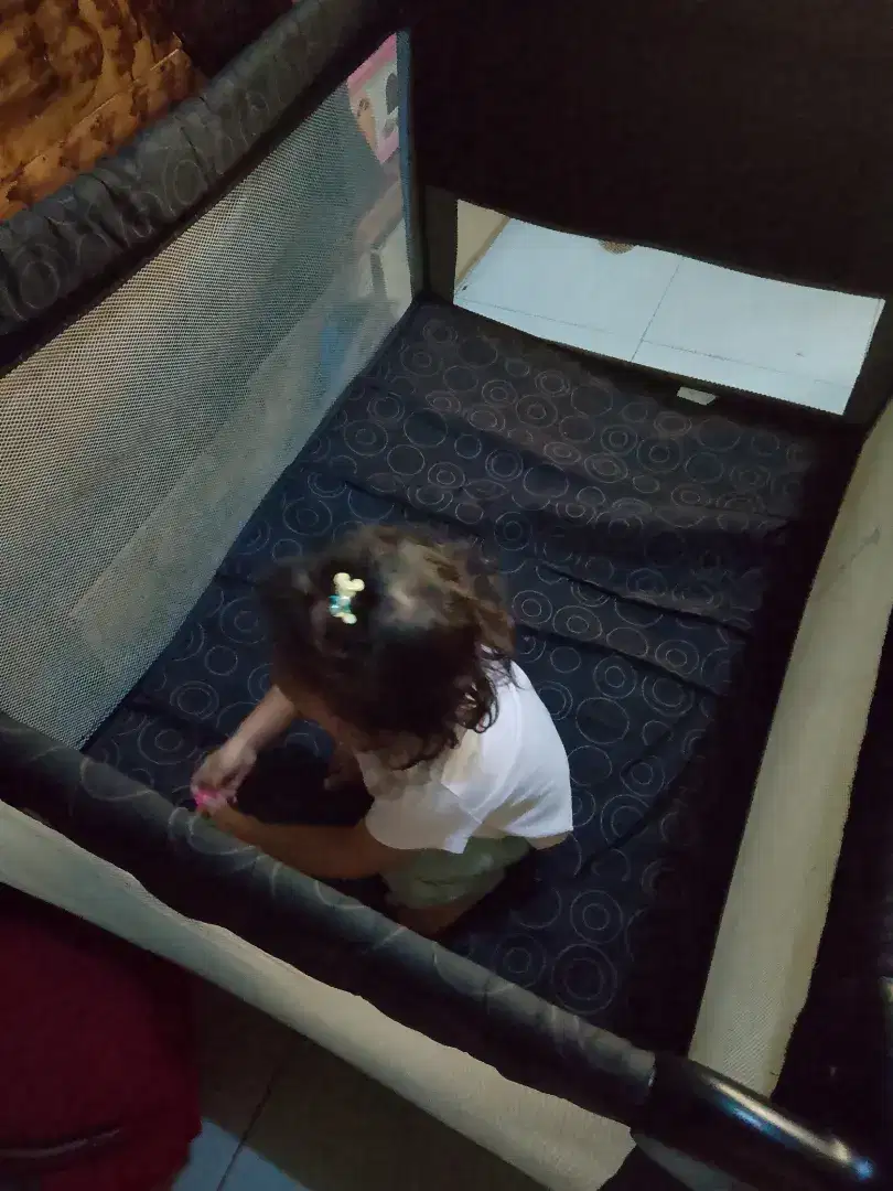 Tempat tidur bayi