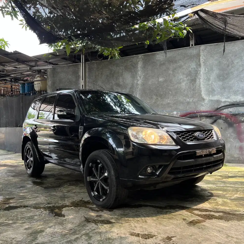 (CASH) Ford Escape XLT 2.3 Hitam (2012) AT -  TDP 5jt