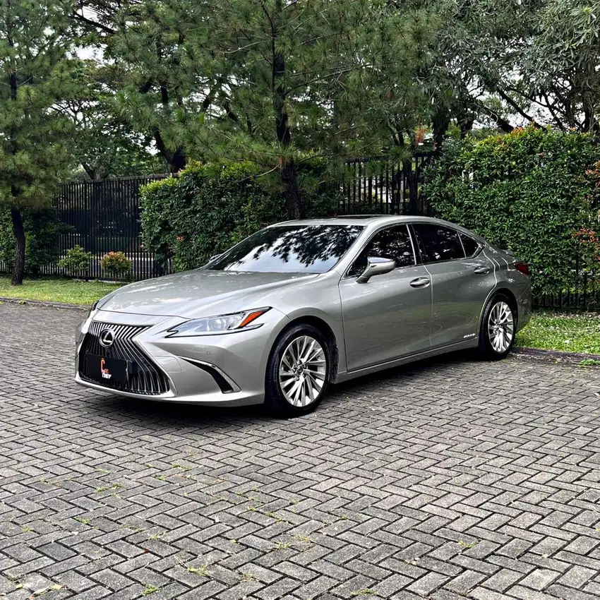 BERGARANSI! Lexus ES300h UltraLuxury 2021 es 300h 2022