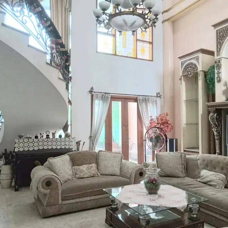 Villa Cinere rumah luas jual cepat