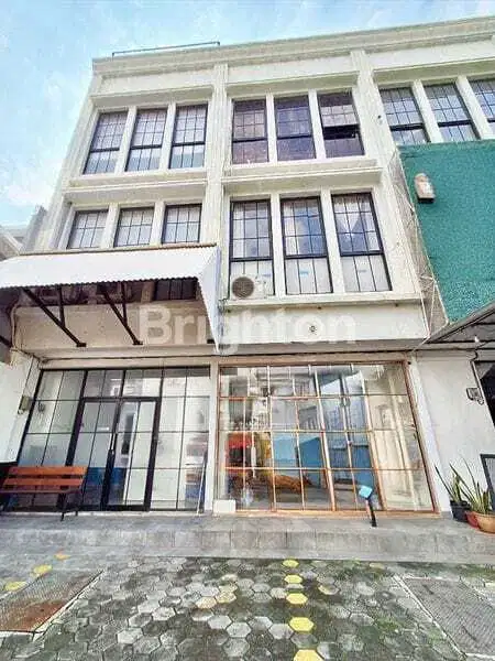 Ruko Gandeng 3,5 Lantai Lokasi Premium Ramai Strategis di Tebet Jaksel