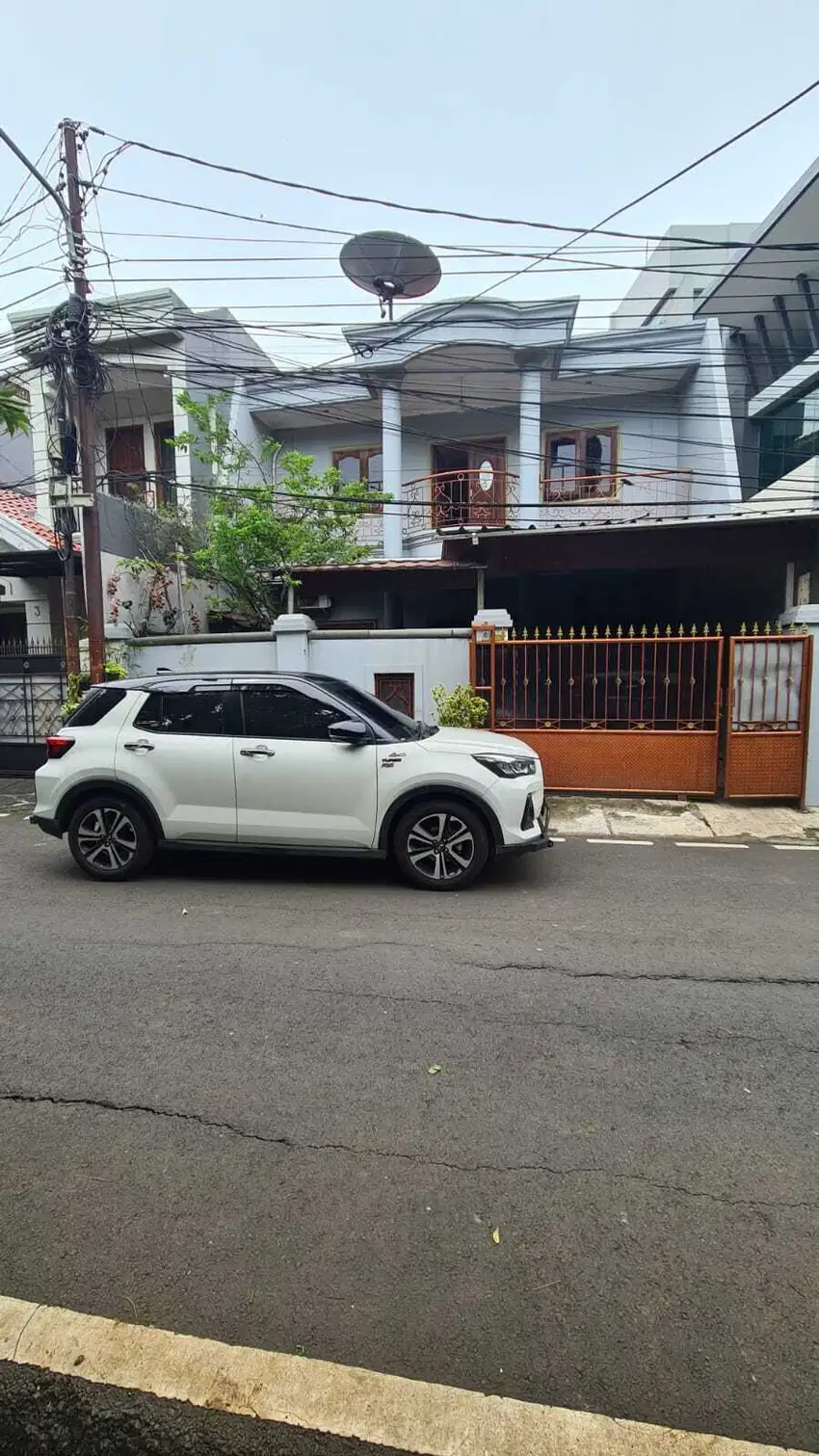 Jarang Ada Rumah Asri Dalam Komplek  Bendungan Hilir Jakarta Pusat