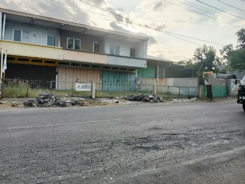 Ruko dan Gudang Strategis Pinggir Jalan Besar