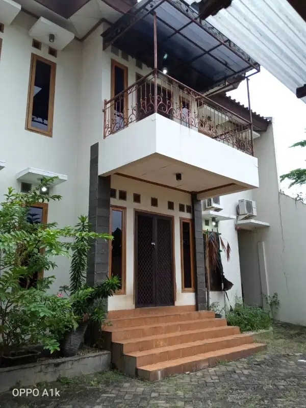 Bintaro rumah besar konsep villa jual cepat