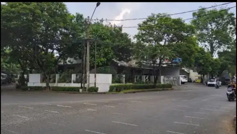 Rumah kawasan  komersil posisi hook di Bintaro sektor 9